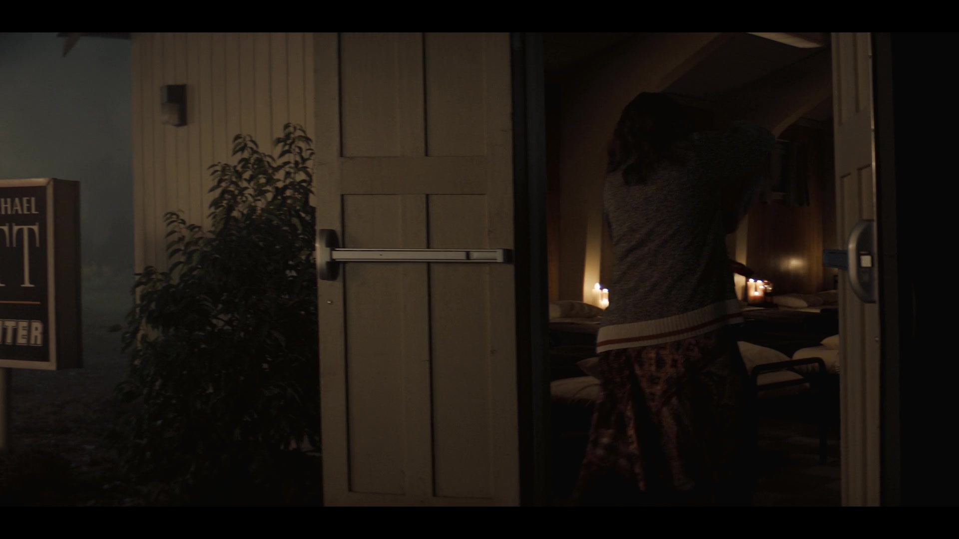 MidnightMass1x07_0137.jpg MidnightMass1x07_0137.jpg