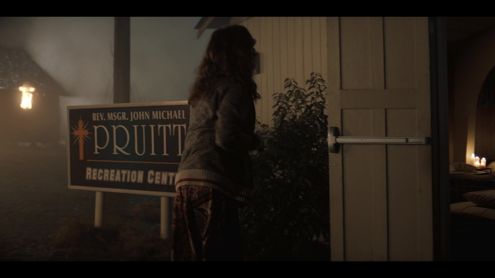 MidnightMass1x07_0139.jpg MidnightMass1x07_0139.jpg