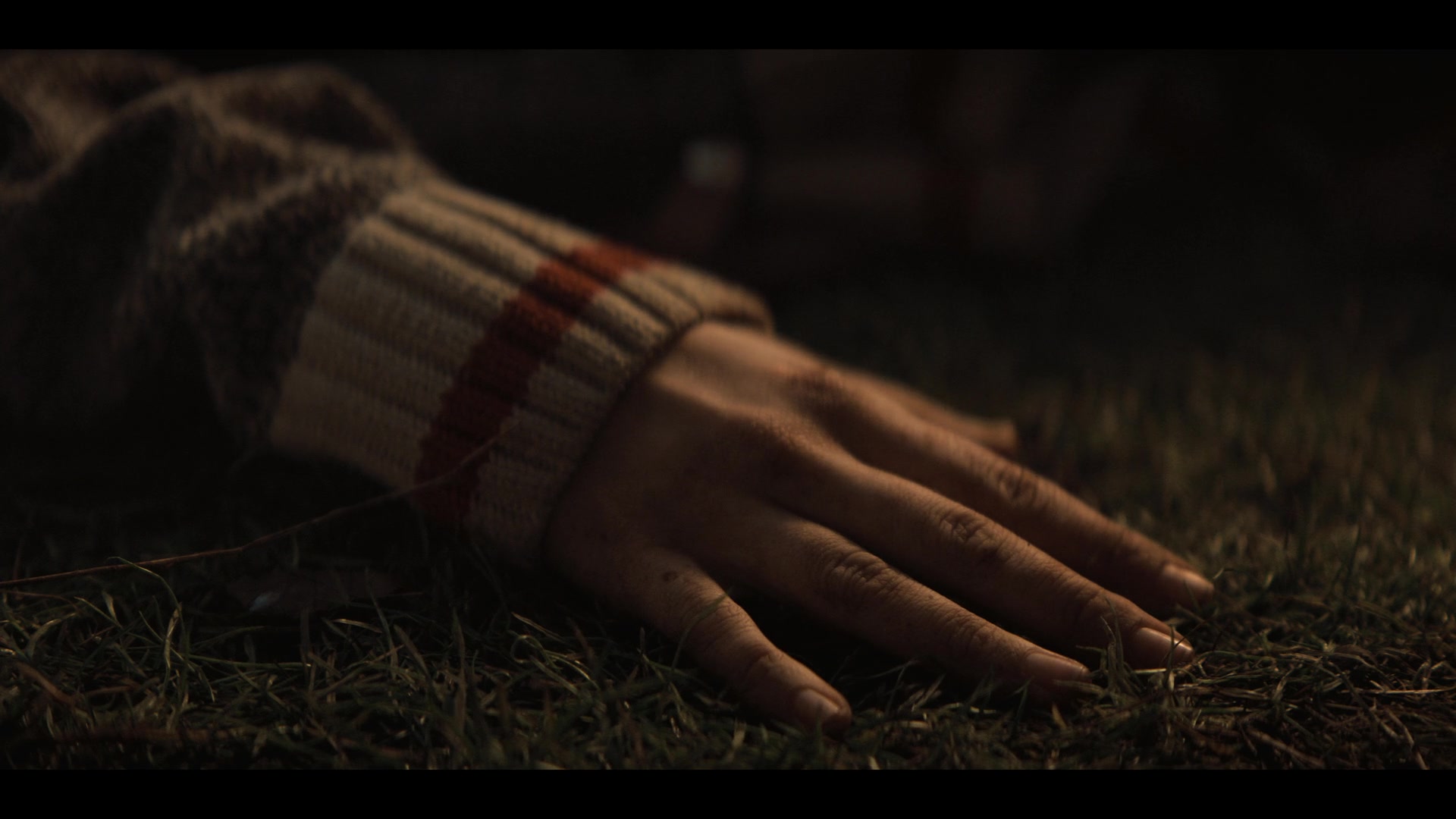 MidnightMass1x07_0242.jpg MidnightMass1x07_0242.jpg